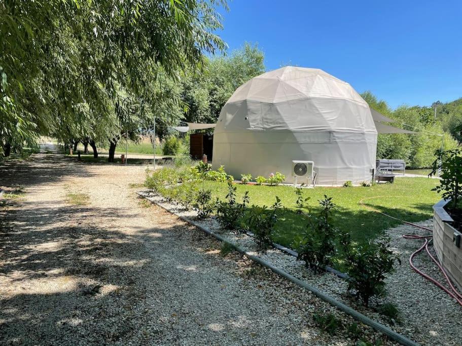 Domeglamping At Fishinglake Ságvár Zewnętrze zdjęcie