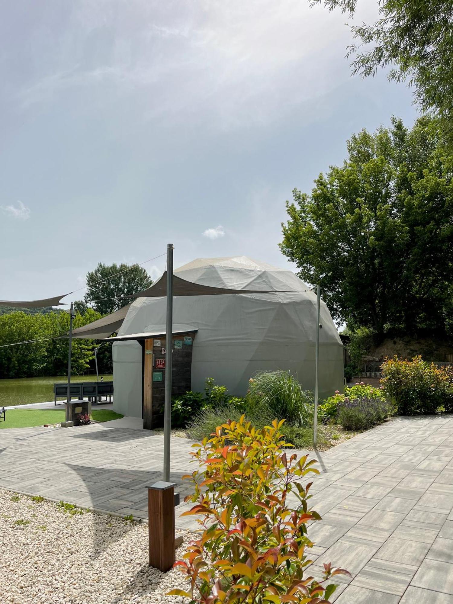 Domeglamping At Fishinglake Ságvár Zewnętrze zdjęcie