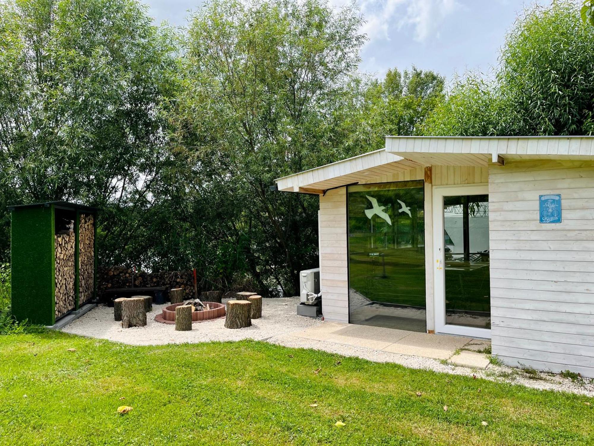Domeglamping At Fishinglake Ságvár Zewnętrze zdjęcie